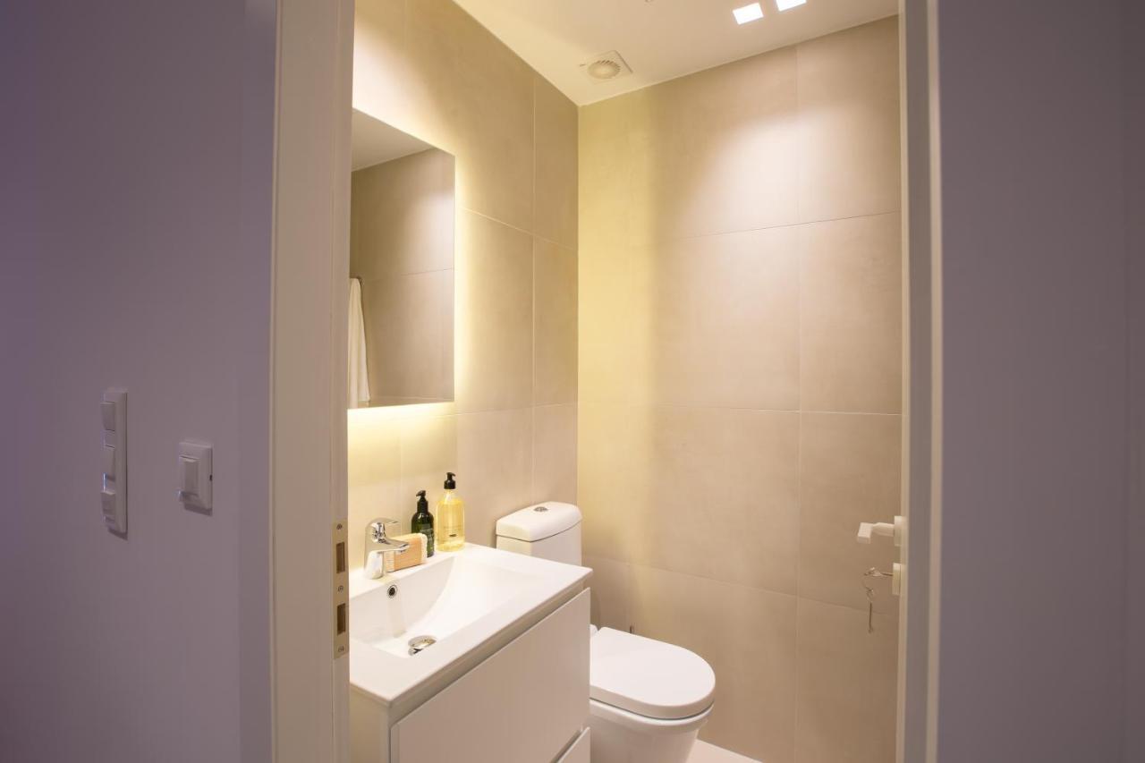 Phaedrus Living: City Centre Luxury Flat Mavromichali Афины Экстерьер фото